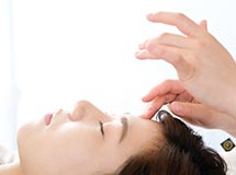 よもぎ鍼灸整骨院の施術の様子