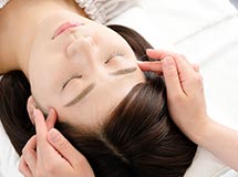 よもぎ鍼灸整骨院の施術の様子